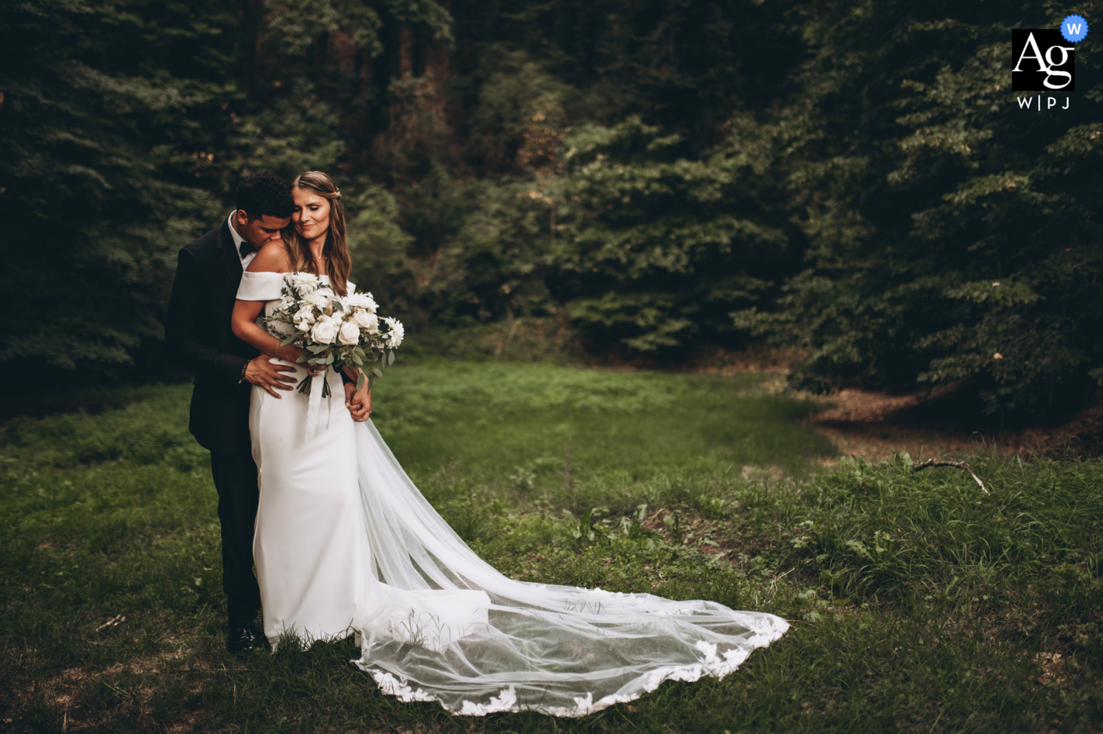 fantastic texture during couple session at Badia a Coltibuono wedding venue in tuscany